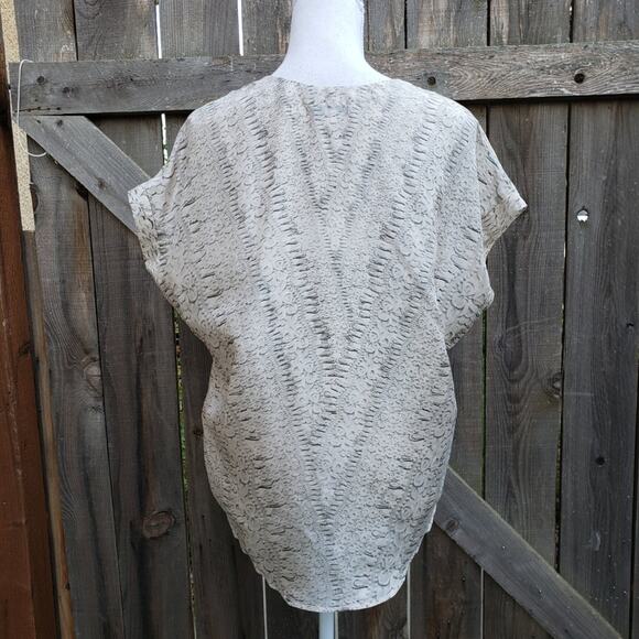 CAbi 100% Silk Black Cream Dolman Batwing Sleeve Floral Flowy Oversized Top XS - Picture 4 of 10